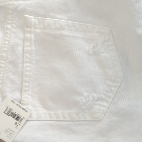 Free People Distressed shorts in White - Picture 4 of 7
